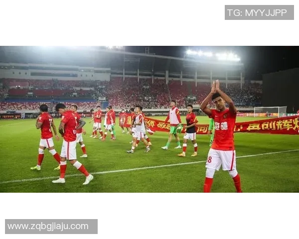 深圳足球队的转型之路揭秘:从传统强队到现代化职业俱乐部的蜕变之旅 深圳足球队的转型之路揭秘:从传统强队到现代化职业俱乐部的蜕变之旅