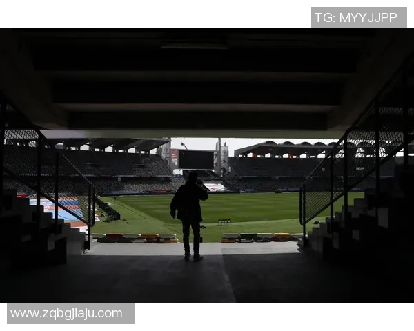 塔亚文与迪拜的精彩对决揭示足球战术与团队协作的完美结合